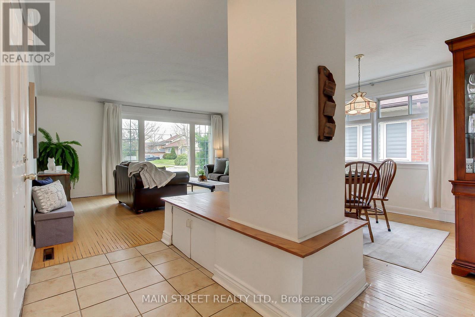 14 Westhampton Drive, Toronto, Ontario  M9R 1X6 - Photo 7 - W13094038