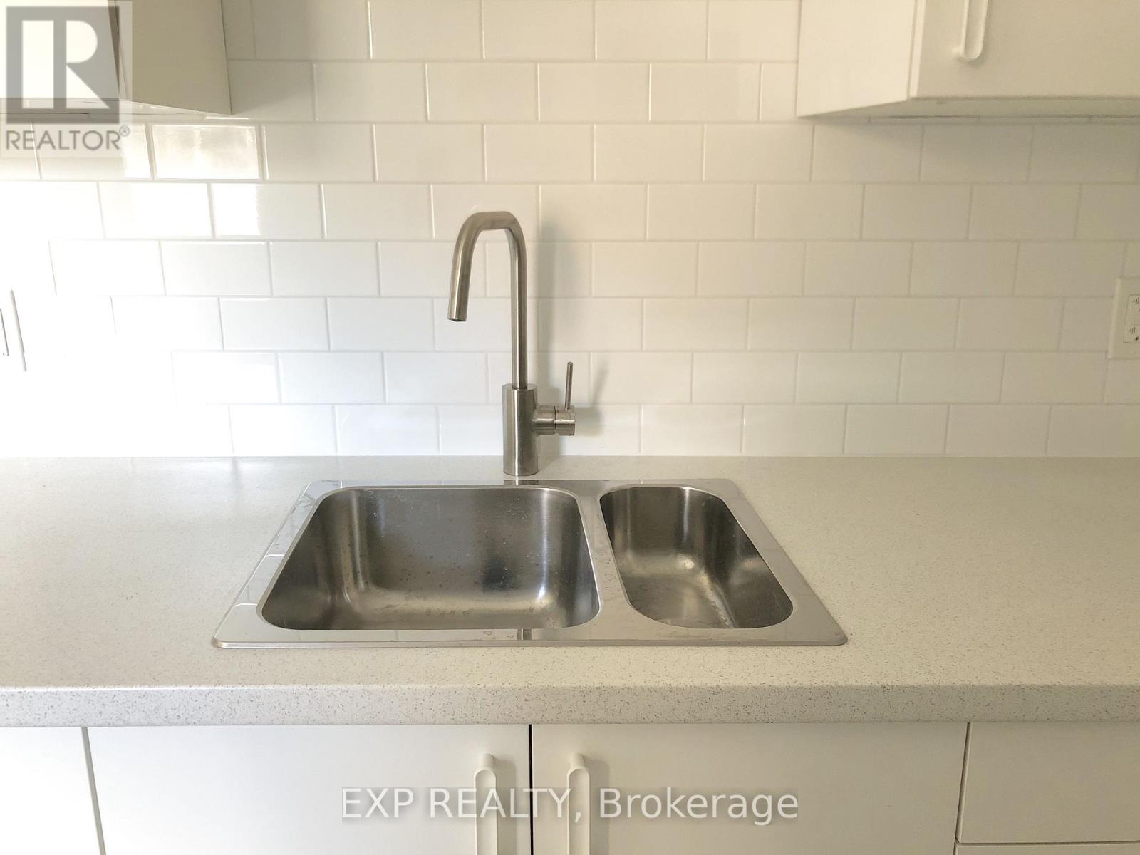 2798 Dundas Street W, Toronto, Ontario  M6P 1Y5 - Photo 12 - W13094044