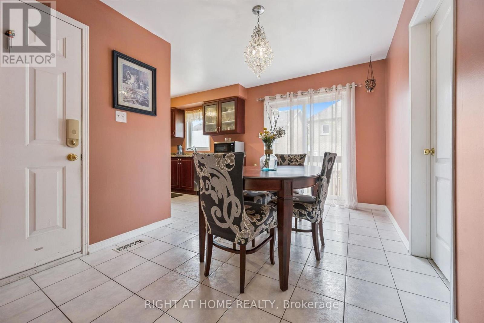 22 Zebra Trail, Brampton, Ontario  L6R 2J2 - Photo 6 - W13094048