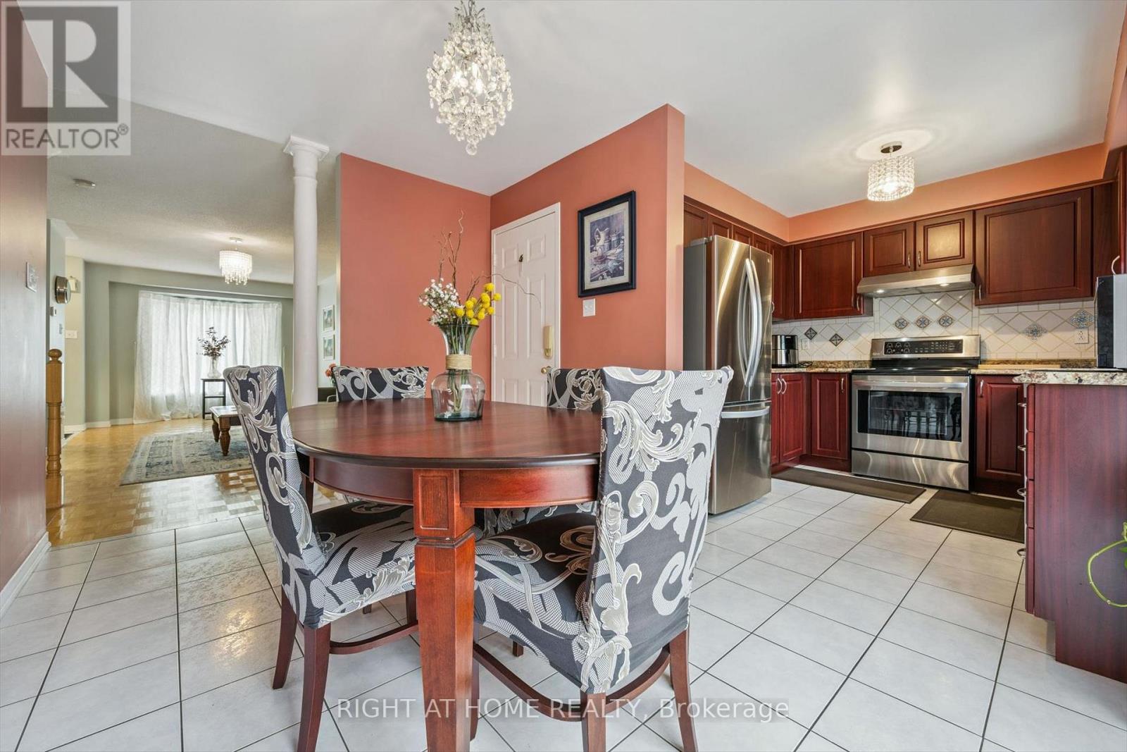 22 Zebra Trail, Brampton, Ontario  L6R 2J2 - Photo 7 - W13094048