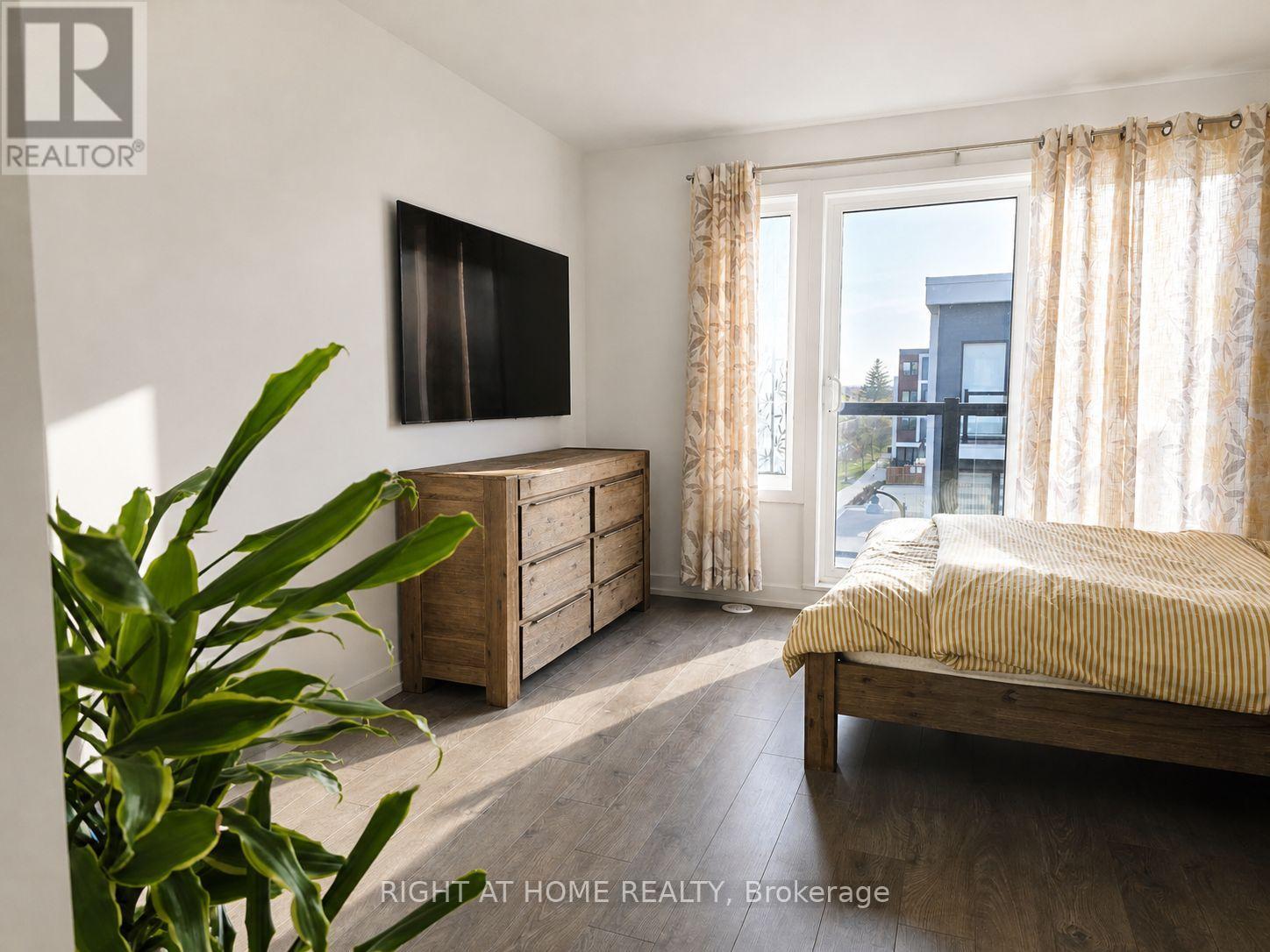 74 Stanley Greene Boulevard, Toronto, Ontario  M3K 0C8 - Photo 4 - W13094068