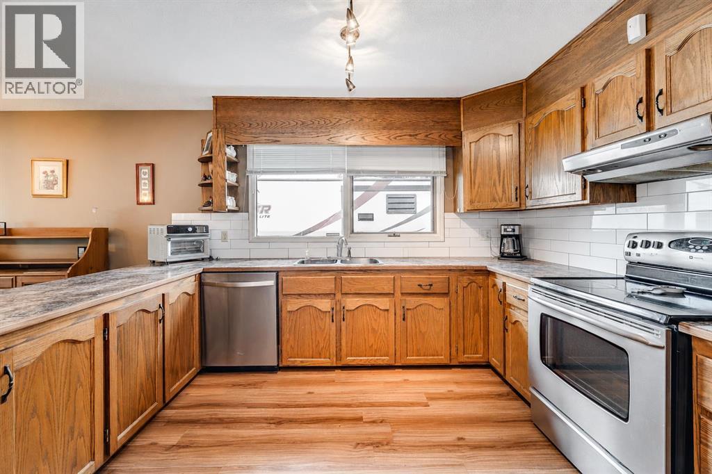 5005 43 Street E, Sylvan Lake, Alberta  T4S 1C1 - Photo 3 - A2296502