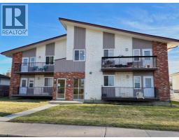 9, 1739 St Edwards Boulevard N, Lethbridge, Alberta