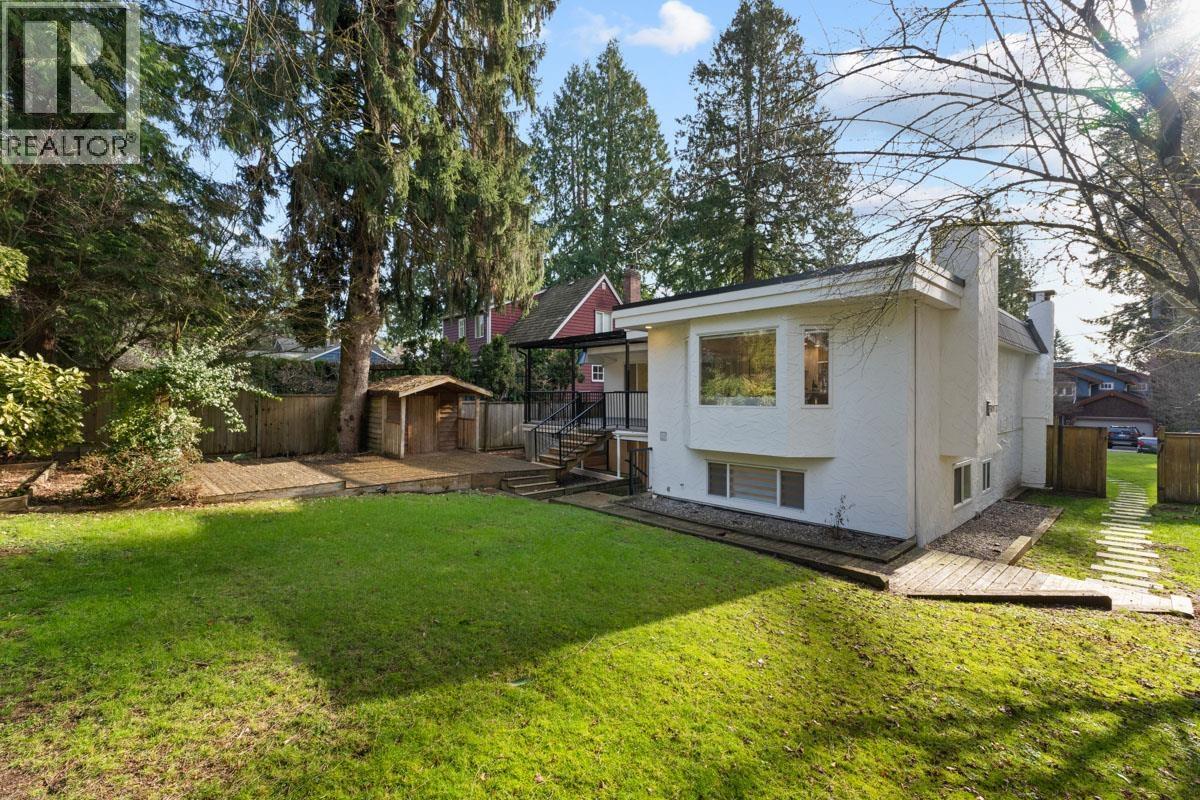 2518 SWINBURNE AVENUE, North Vancouver, British Columbia