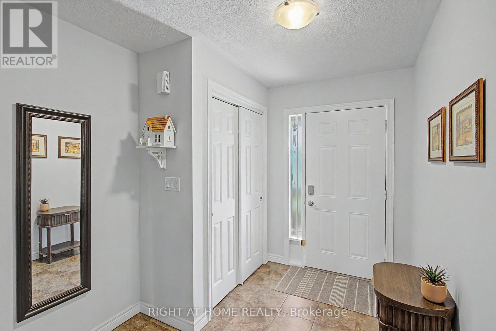 262 Pinehill Drive, Hamilton, Ontario  L0R 1P0 - Photo 4 - X13094026