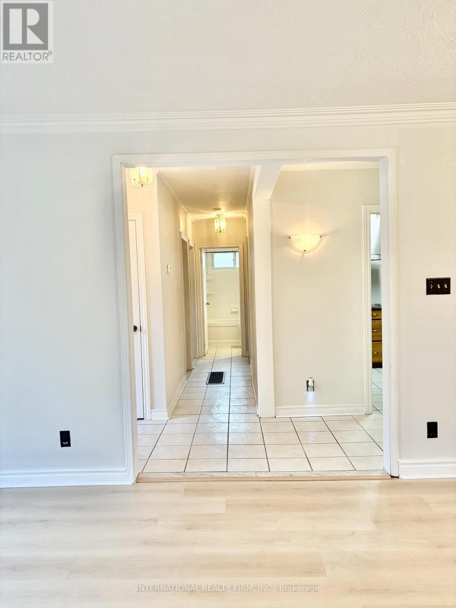 Main - 397 Centre Street E, Richmond Hill, Ontario  L4C 1B5 - Photo 5 - N12974514
