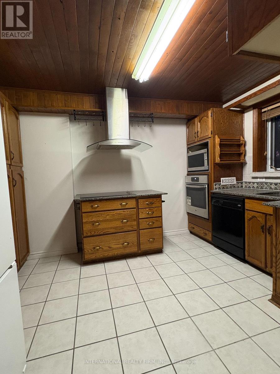 Main - 397 Centre Street E, Richmond Hill, Ontario  L4C 1B5 - Photo 9 - N12974514