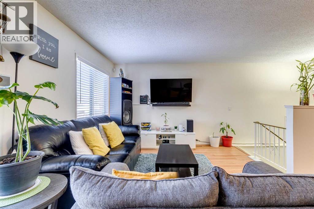 217 Aboyne Place Ne, Calgary, Alberta  T2A 5Z2 - Photo 5 - A2291308
