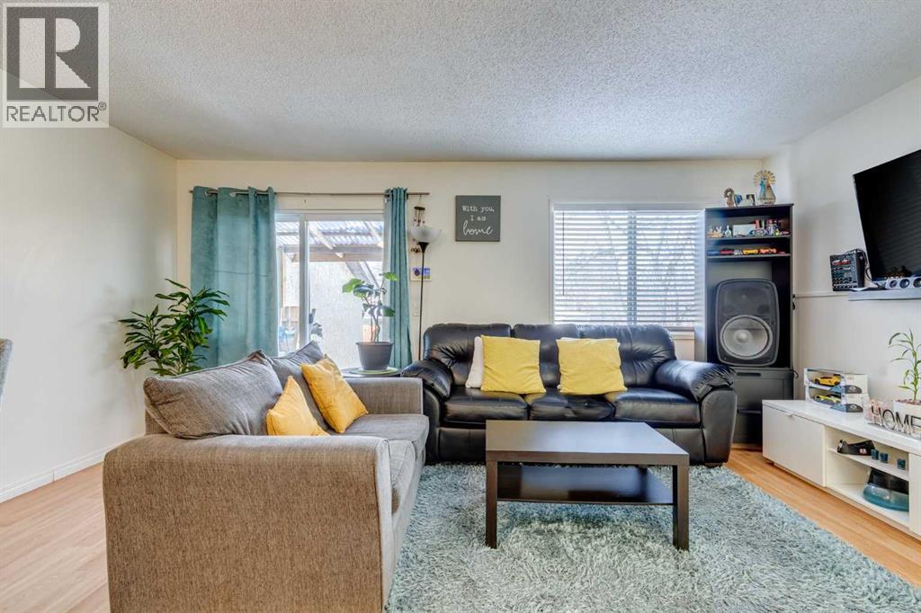217 Aboyne Place Ne, Calgary, Alberta  T2A 5Z2 - Photo 4 - A2291308