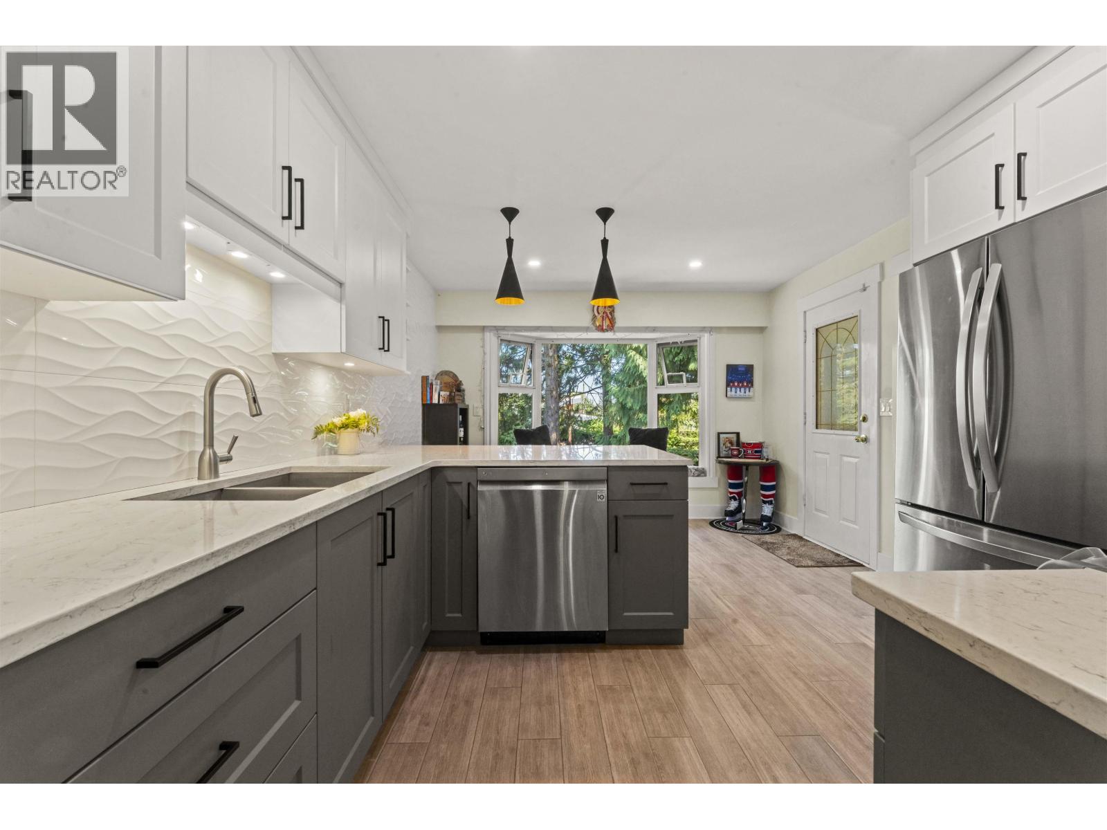 924 Garrow Drive, Port Moody, British Columbia  V3H 1H9 - Photo 12 - R3120100