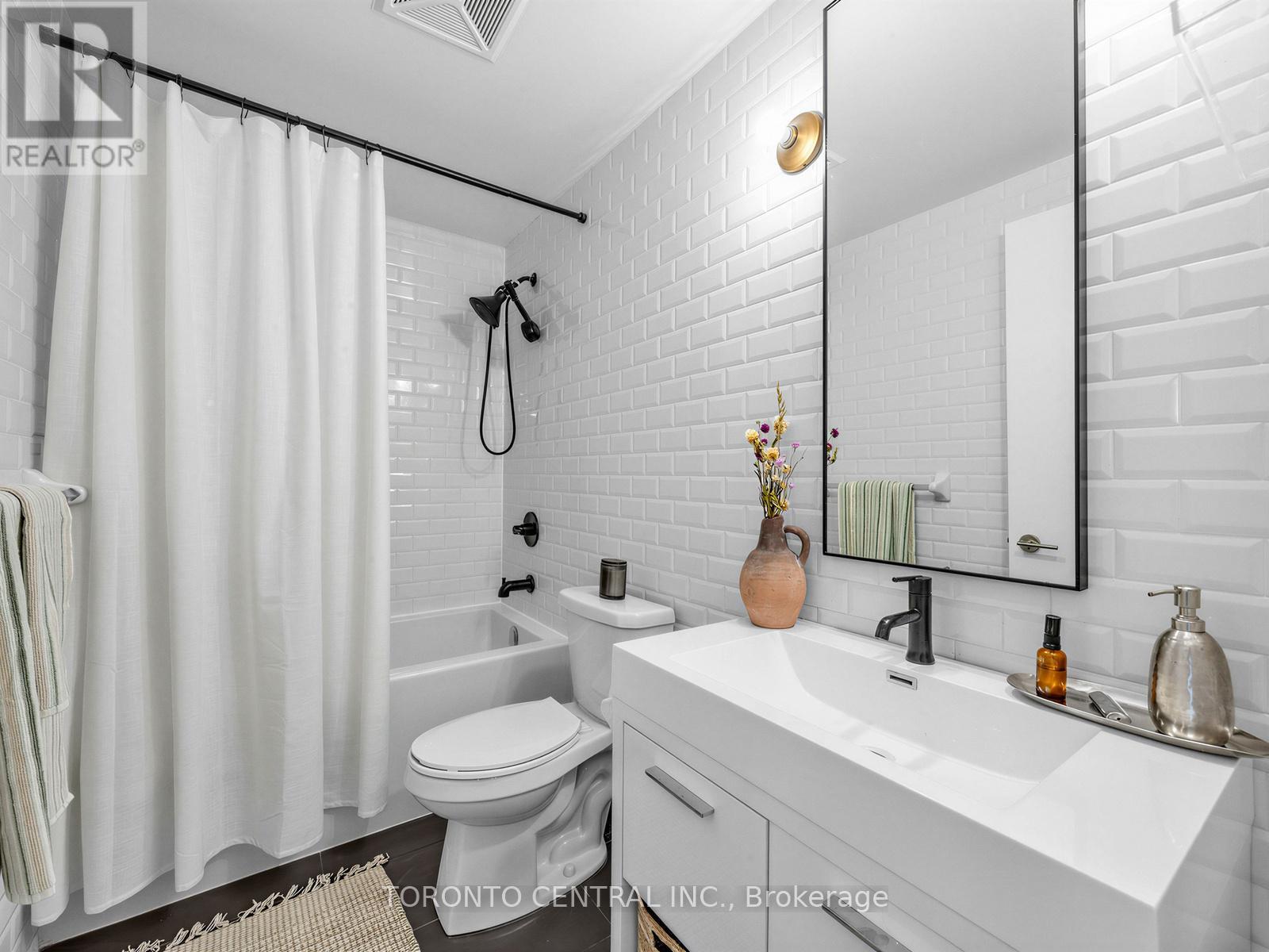 402 - 106 Dovercourt Road, Toronto, Ontario  M6J 0G4 - Photo 17 - C13094122