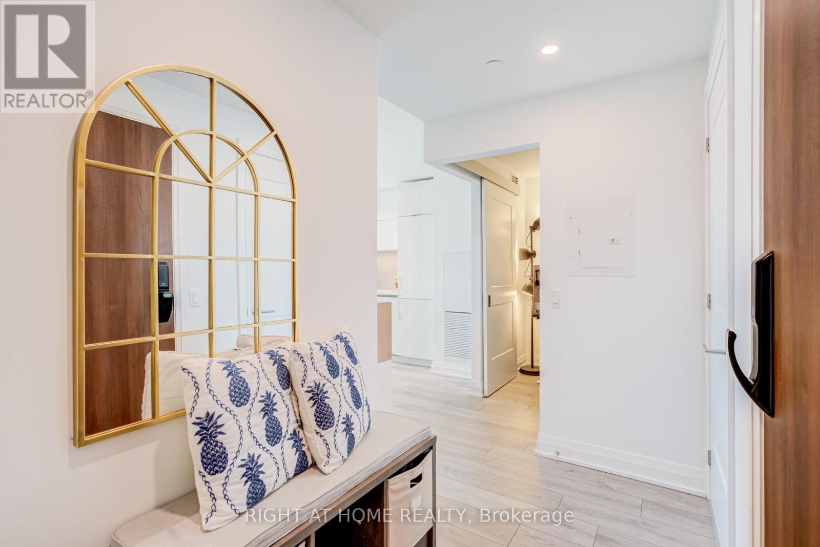 506 - 21 Park Street E, Mississauga, Ontario  L5G 0C2 - Photo 6 - W13094140