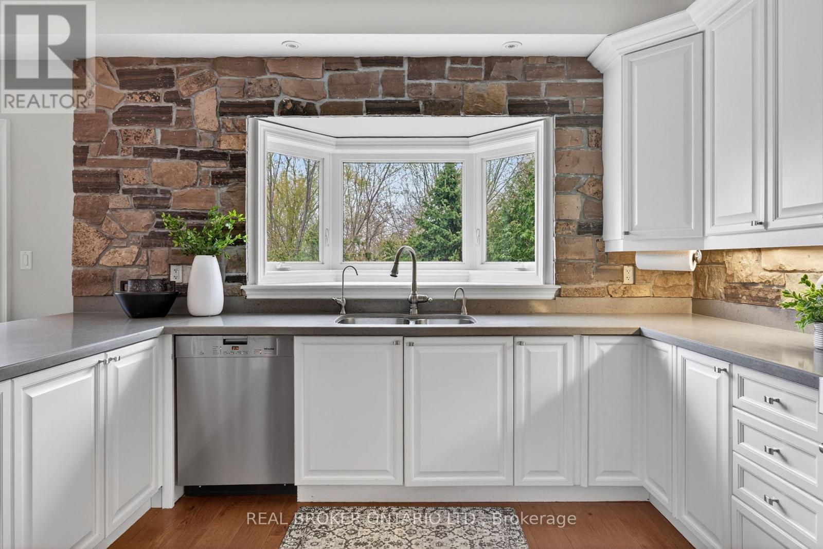 8 Gamble Street, Halton Hills, Ontario  L7G 0B7 - Photo 15 - W13094154
