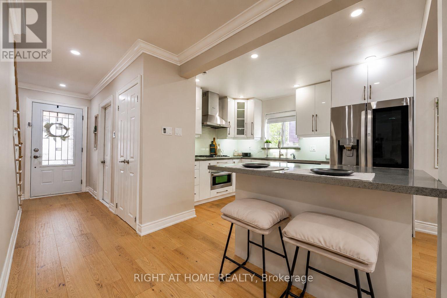 3305 Burdock Place, Mississauga, Ontario  L5A 4B7 - Photo 2 - W13094156