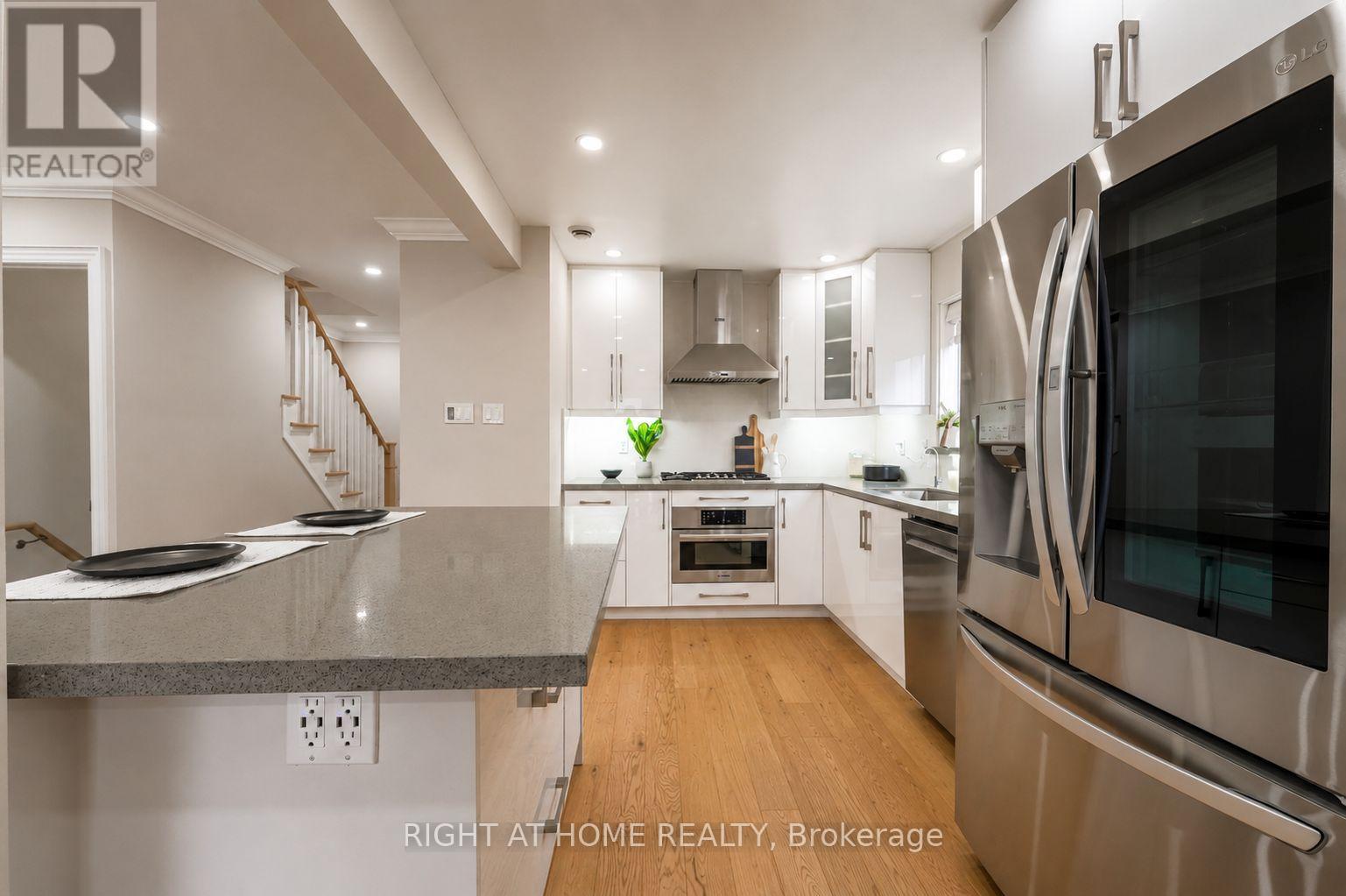 3305 Burdock Place, Mississauga, Ontario  L5A 4B7 - Photo 6 - W13094156