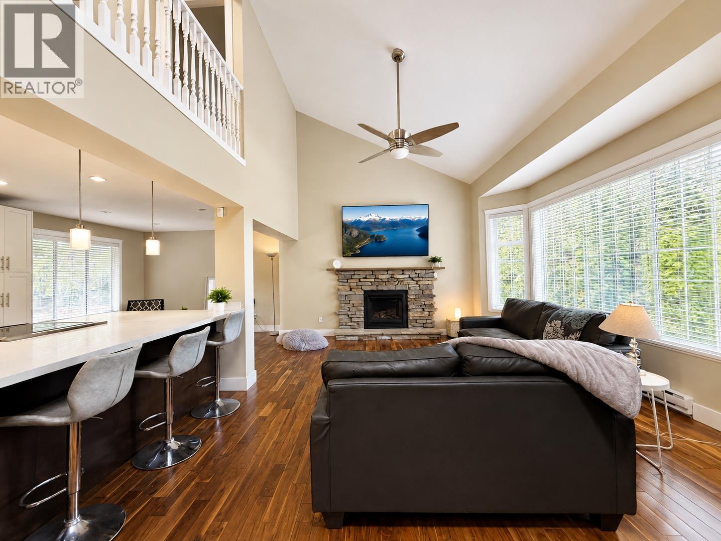 1510 Macdonald Place, Squamish, British Columbia  V0N 1H0 - Photo 4 - R3112992