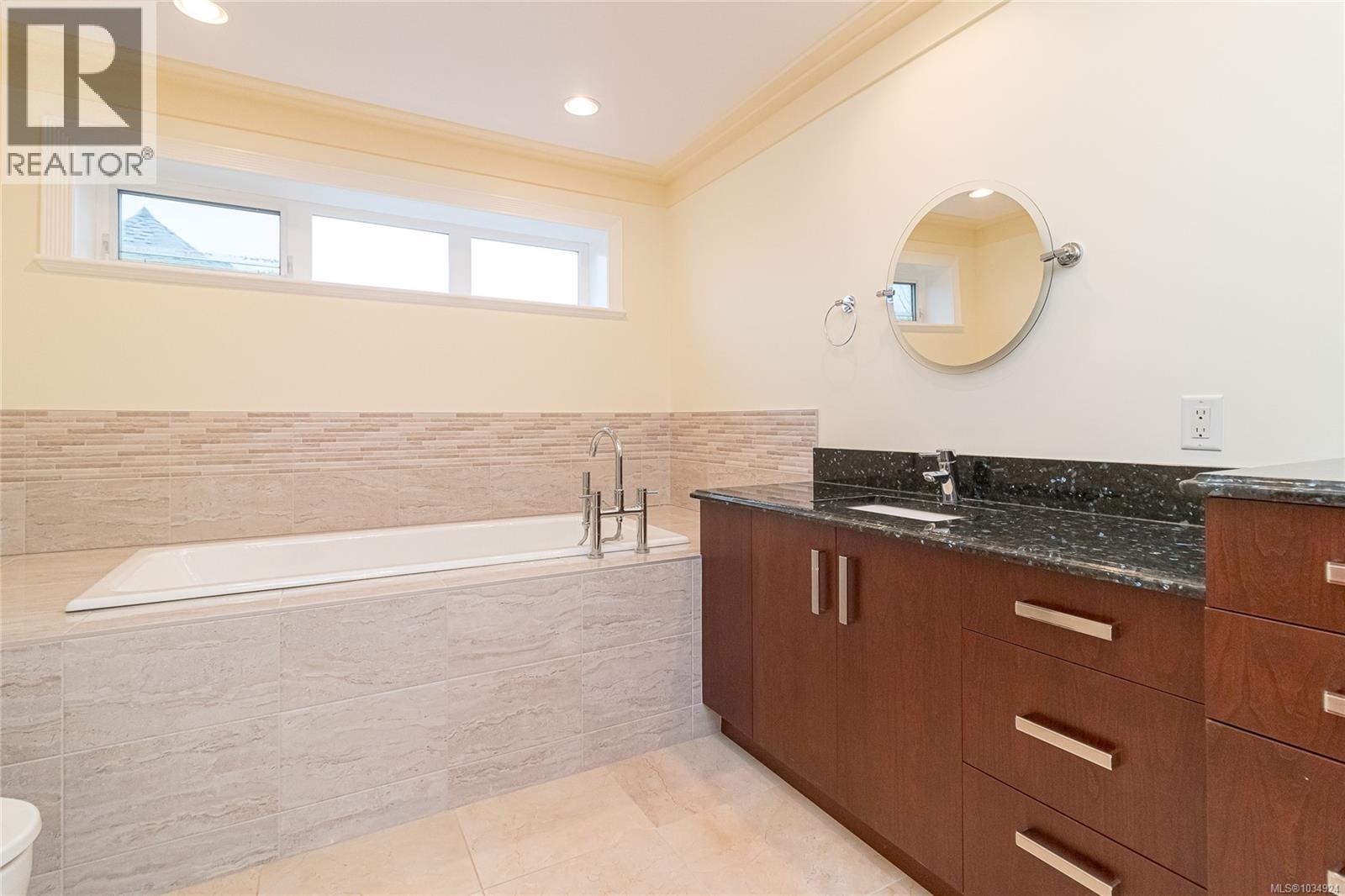 9708a Third St W, Sidney, British Columbia  V8L 3A2 - Photo 38 - 1034924