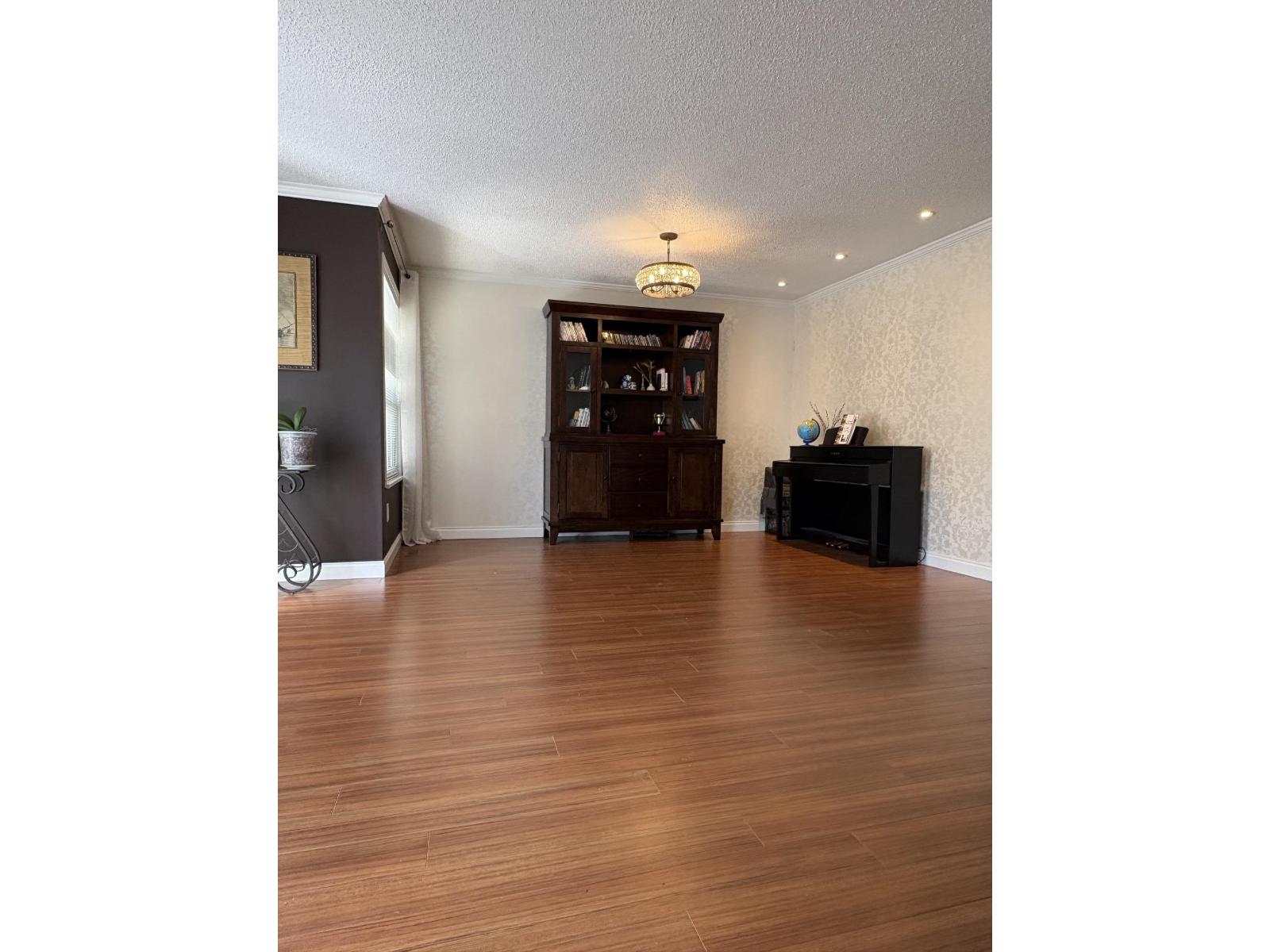 6433 121a Street, Surrey, British Columbia  V3W 0Y4 - Photo 4 - R3118745