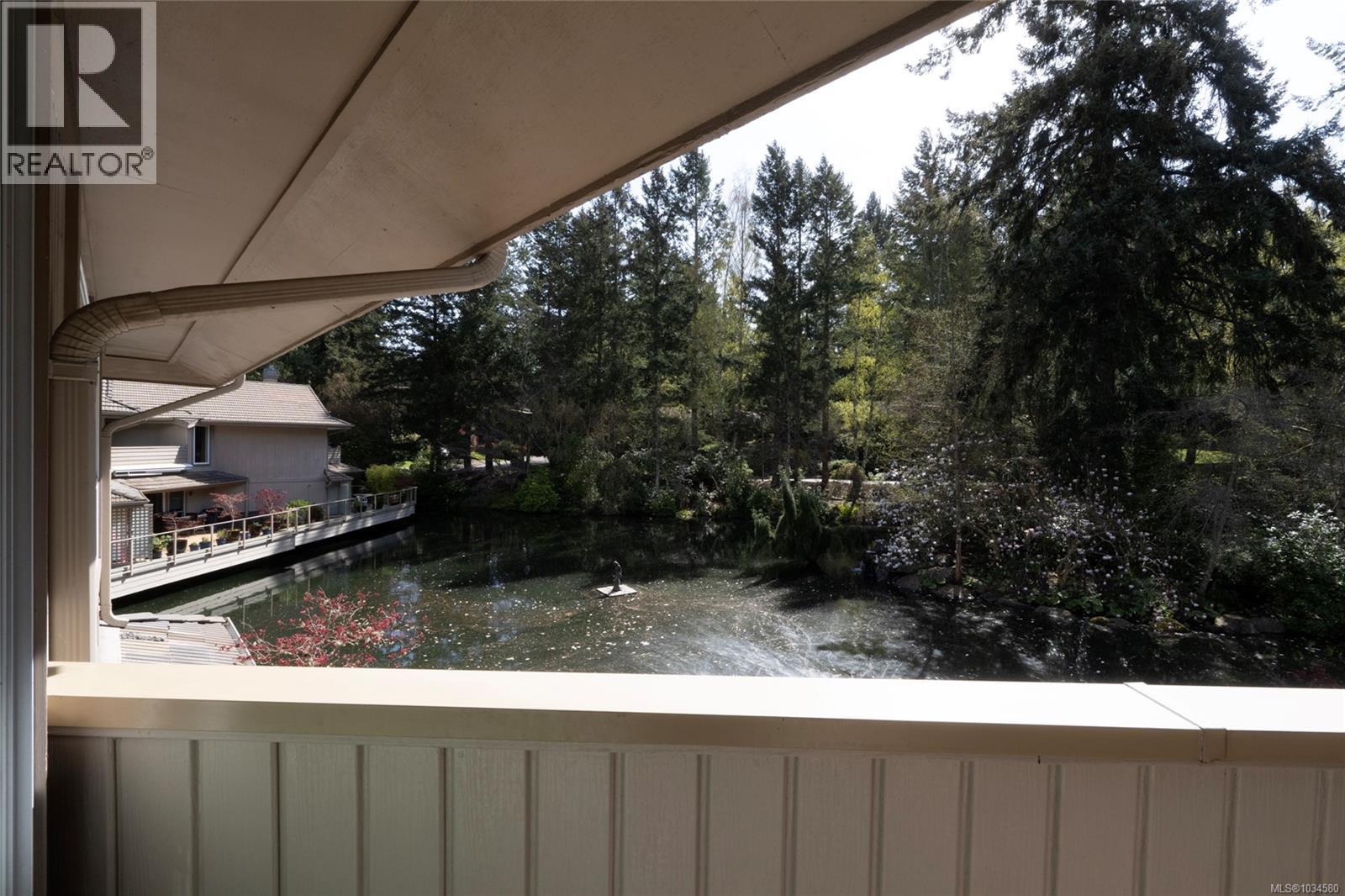 3 1040 Pondwood Lane, Saanich, British Columbia  V8X 4S6 - Photo 32 - 1034580