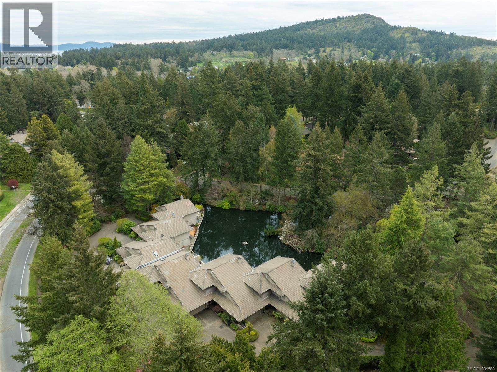 3 1040 Pondwood Lane, Saanich, British Columbia  V8X 4S6 - Photo 55 - 1034580