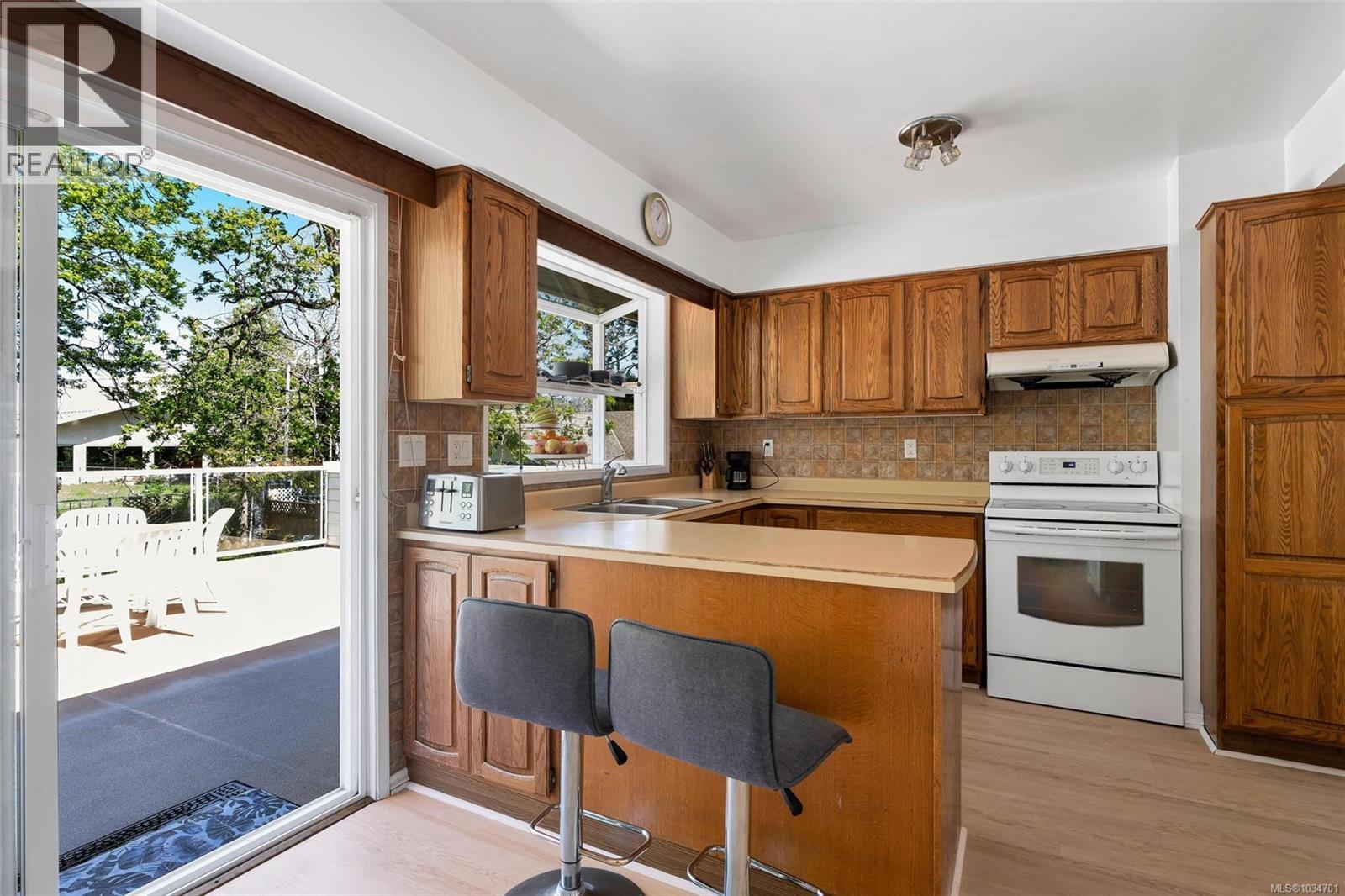 1722 Jefferson Ave, Saanich, British Columbia  V8N 2B4 - Photo 11 - 1034701