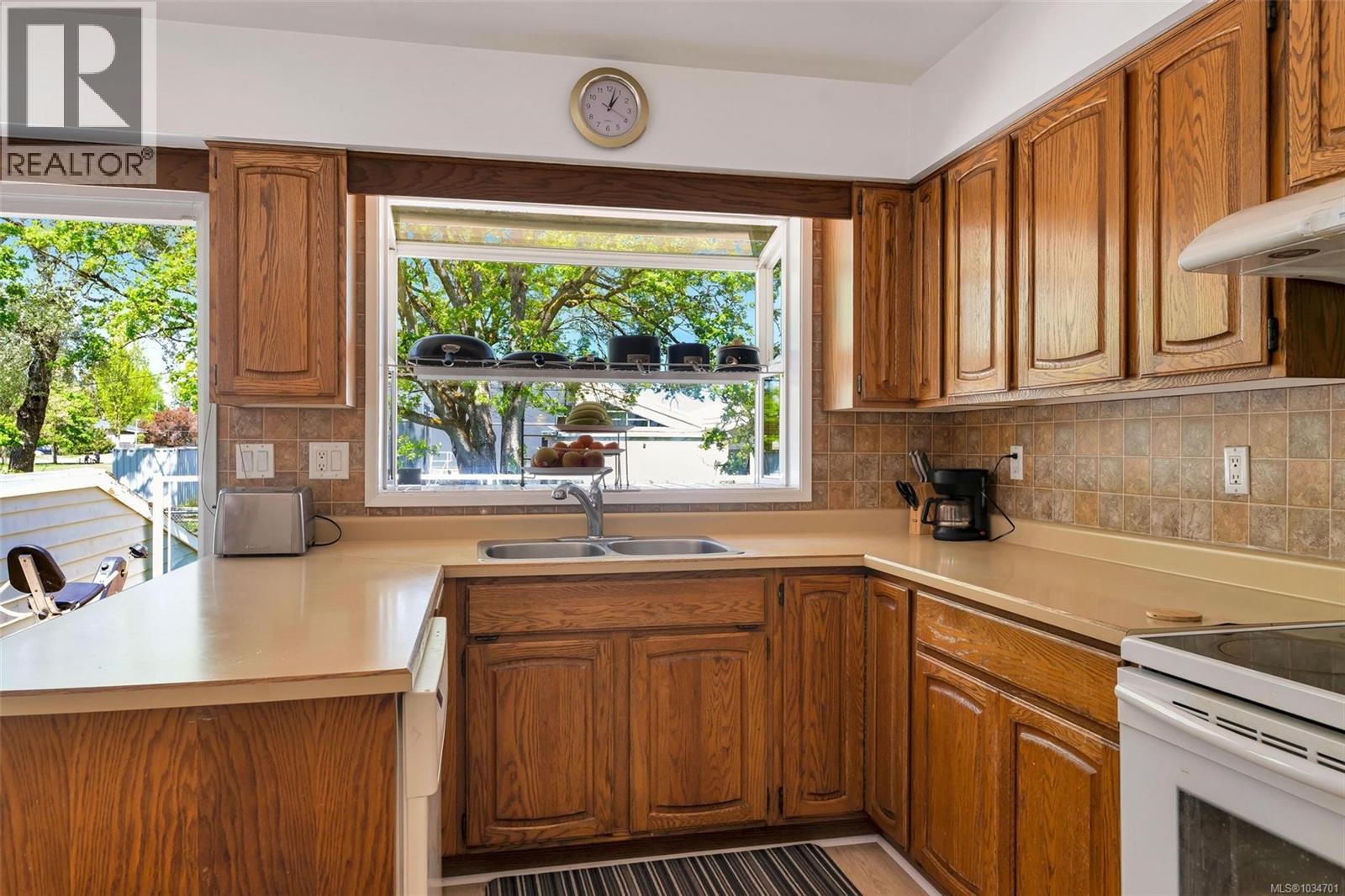 1722 Jefferson Ave, Saanich, British Columbia  V8N 2B4 - Photo 12 - 1034701