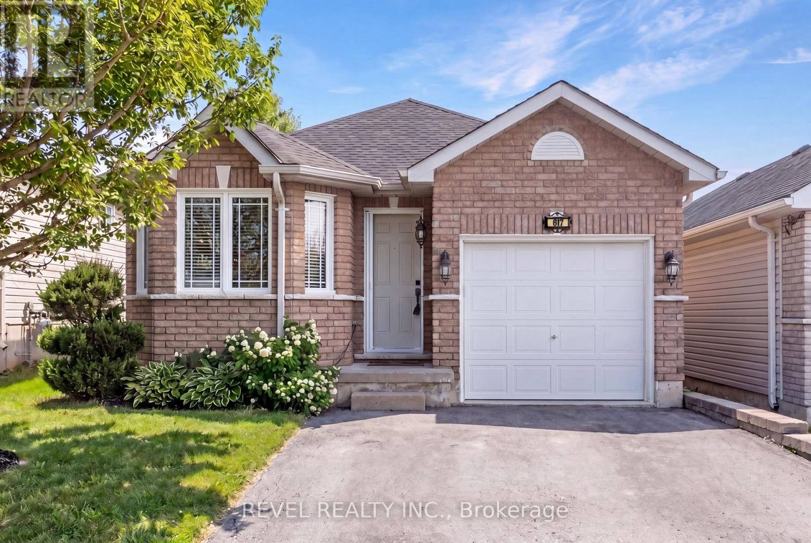 617 CLANCY CRESCENT, Peterborough, Ontario