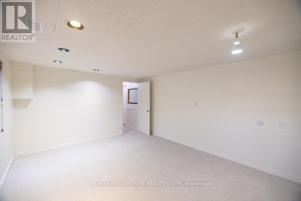 25 Bannisdale Way, Hamilton, Ontario  L0R 1H2 - Photo 35 - X12969710