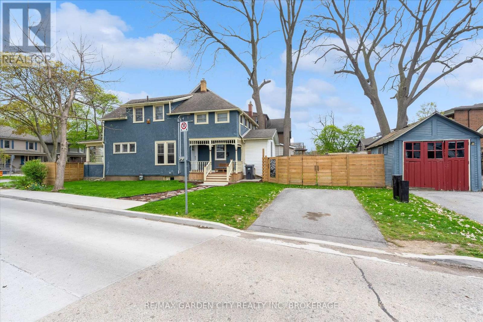 19 Thomas Street, St. Catharines, Ontario  L2R 6L7 - Photo 2 - X13090534