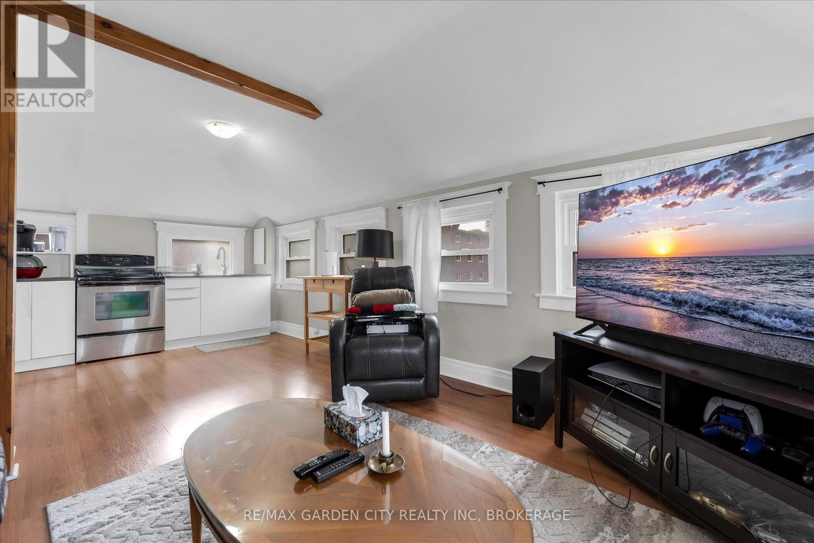 19 Thomas Street, St. Catharines, Ontario  L2R 6L7 - Photo 19 - X13090534
