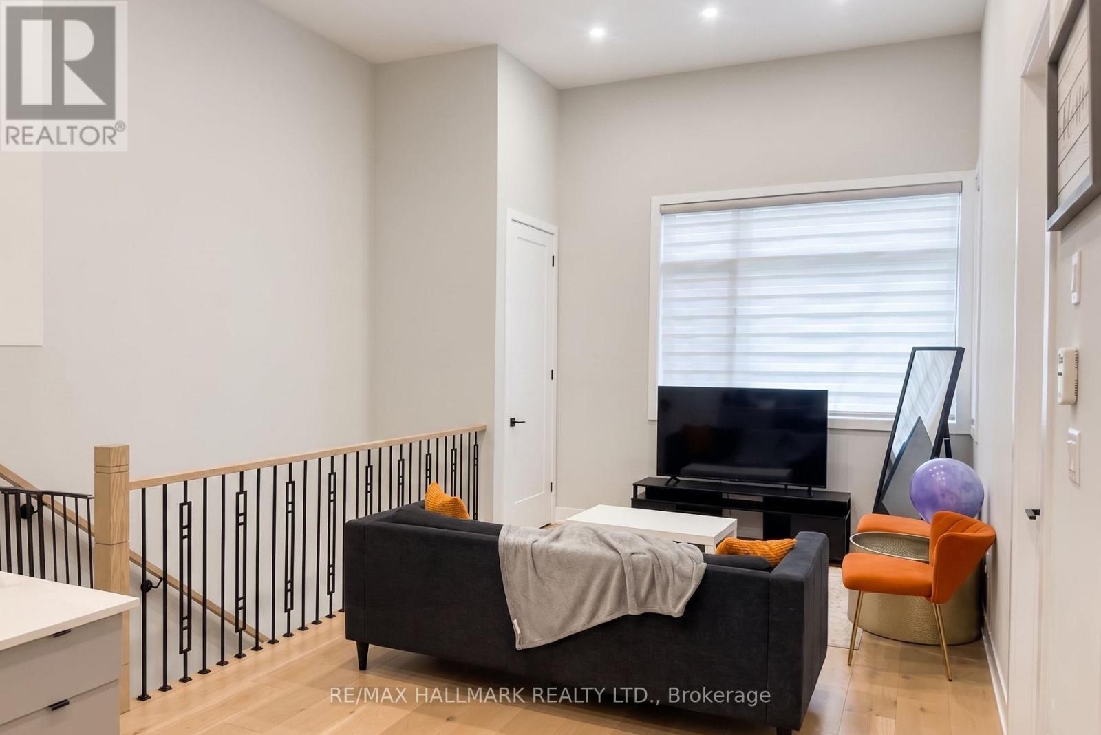 5 Norbury Crescent, Toronto, Ontario  M1P 0G3 - Photo 2 - E13094210