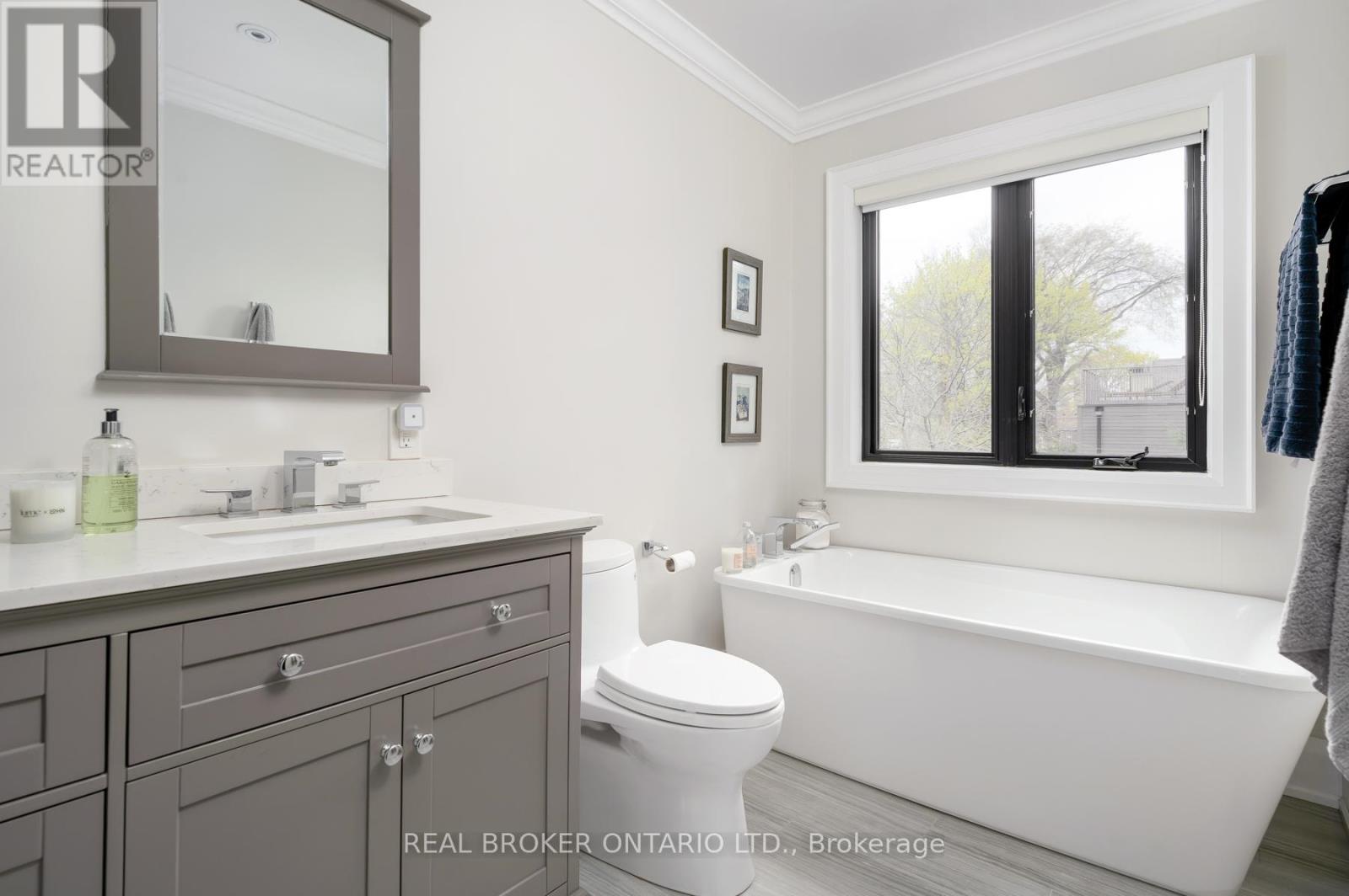 40 Brooklyn Avenue, Toronto, Ontario  M4M 2X5 - Photo 17 - E13094274