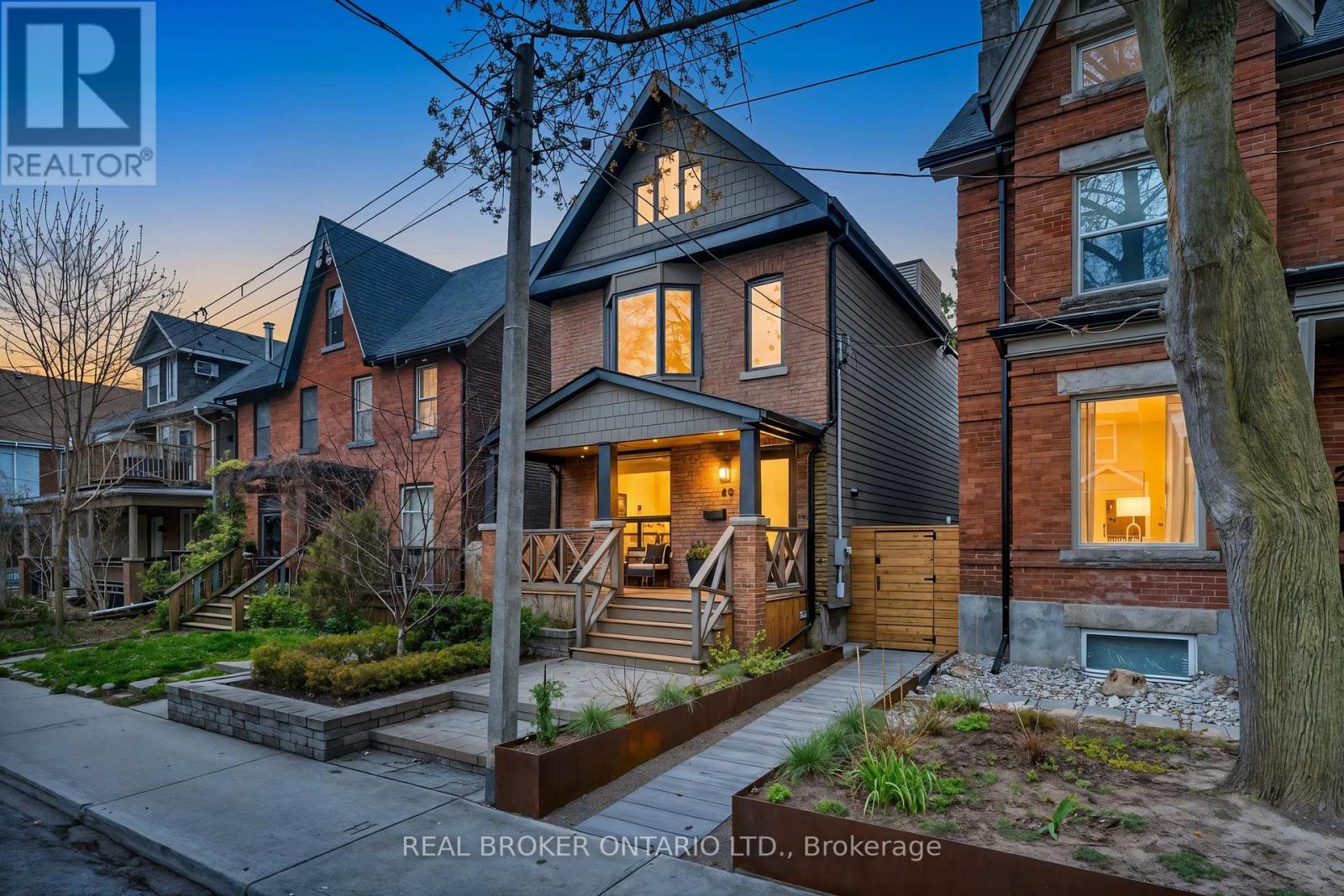 40 Brooklyn Avenue, Toronto, Ontario  M4M 2X5 - Photo 2 - E13094274