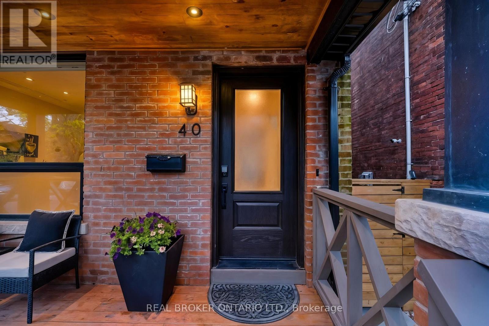 40 Brooklyn Avenue, Toronto, Ontario  M4M 2X5 - Photo 3 - E13094274