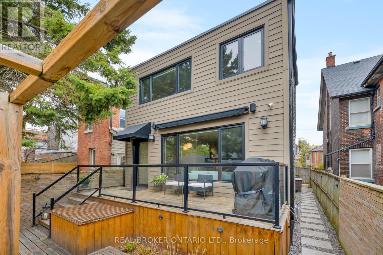 40 Brooklyn Avenue, Toronto, Ontario  M4M 2X5 - Photo 33 - E13094274