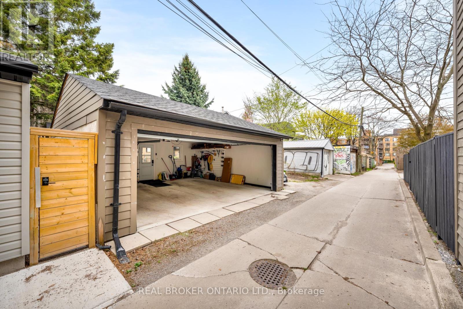 40 Brooklyn Avenue, Toronto, Ontario  M4M 2X5 - Photo 43 - E13094274