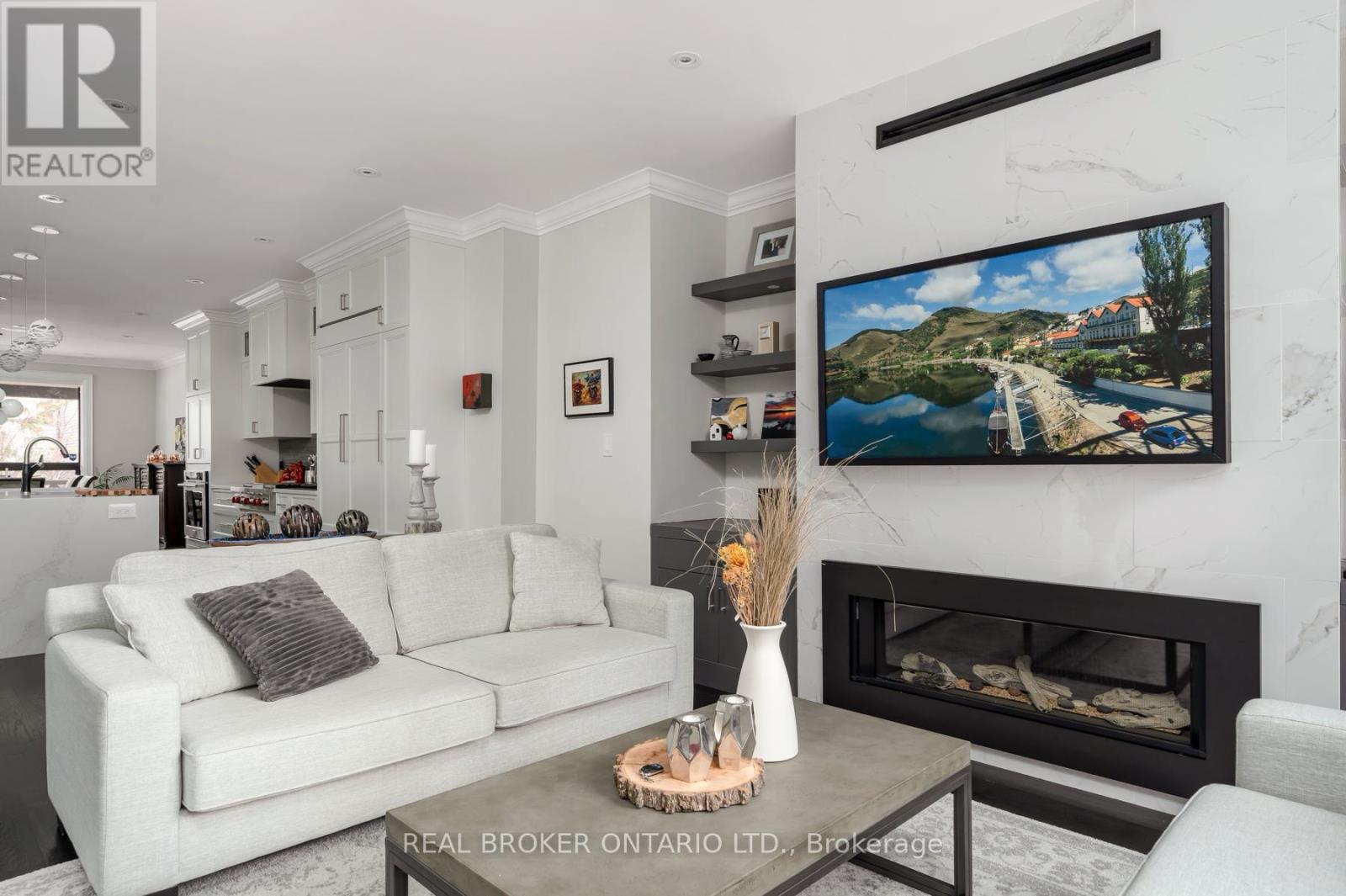 40 Brooklyn Avenue, Toronto, Ontario  M4M 2X5 - Photo 8 - E13094274