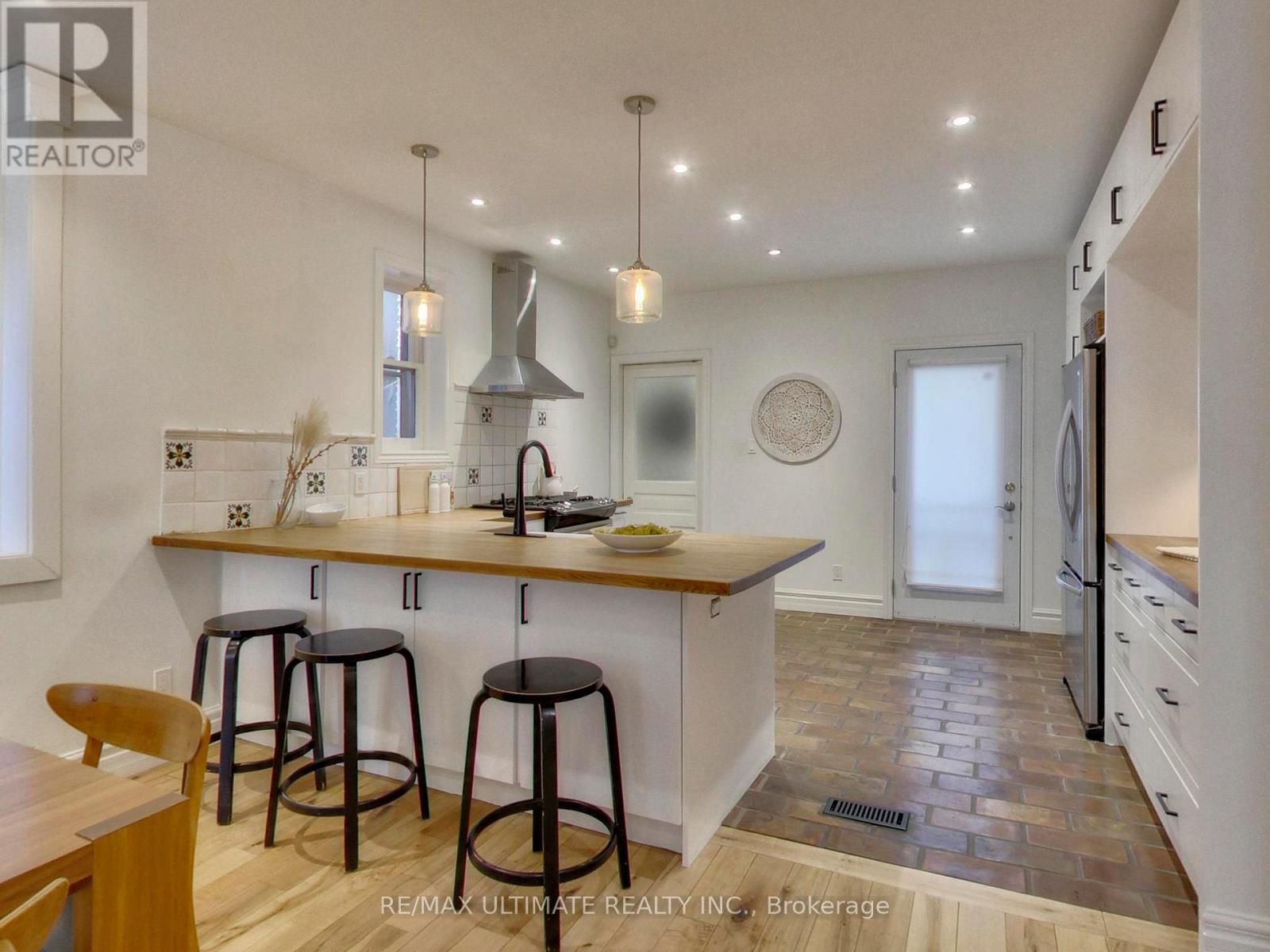 24 Pauline Avenue, Toronto, Ontario  M6H 3M8 - Photo 12 - W13094218