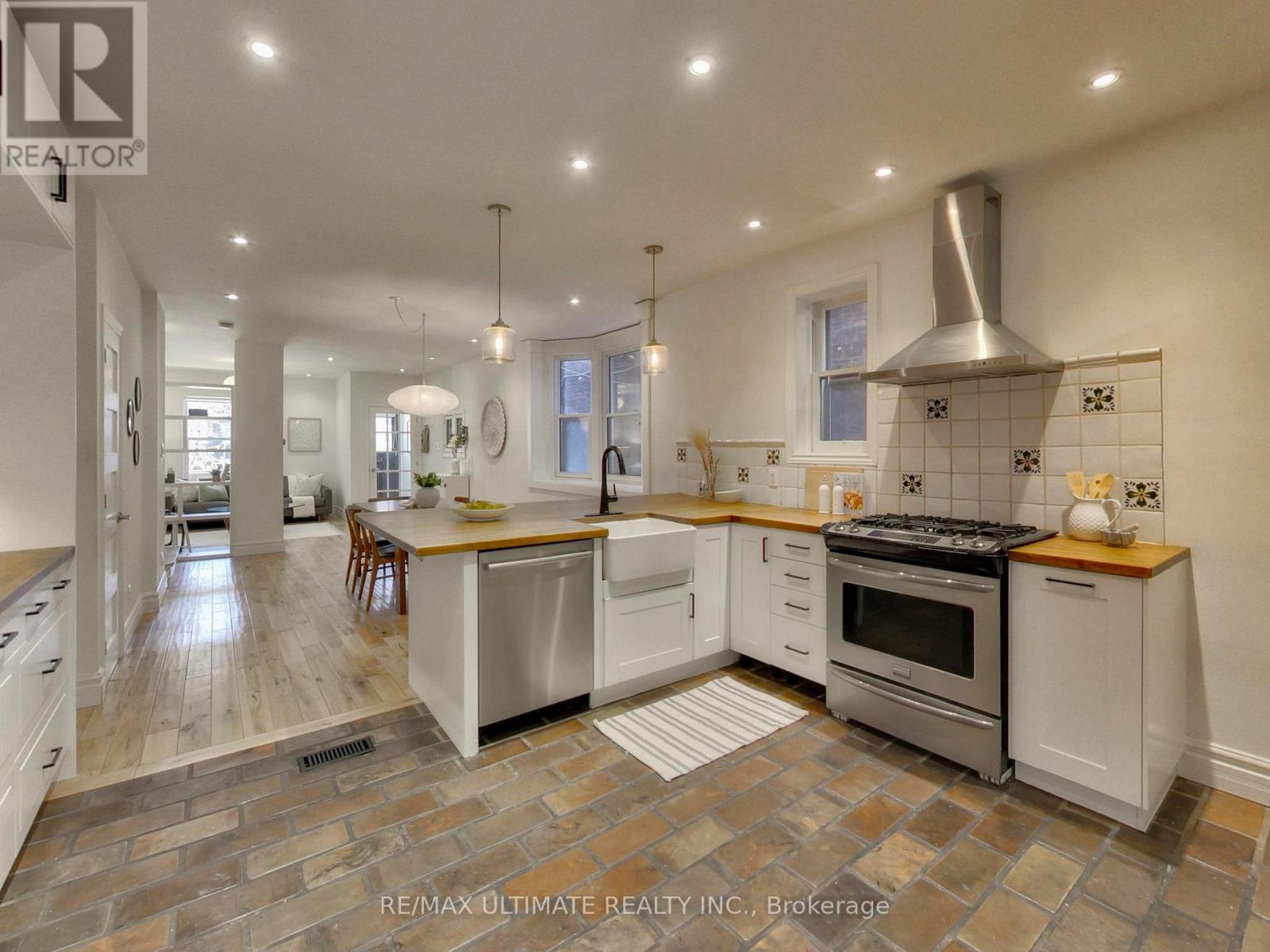 24 Pauline Avenue, Toronto, Ontario  M6H 3M8 - Photo 13 - W13094218