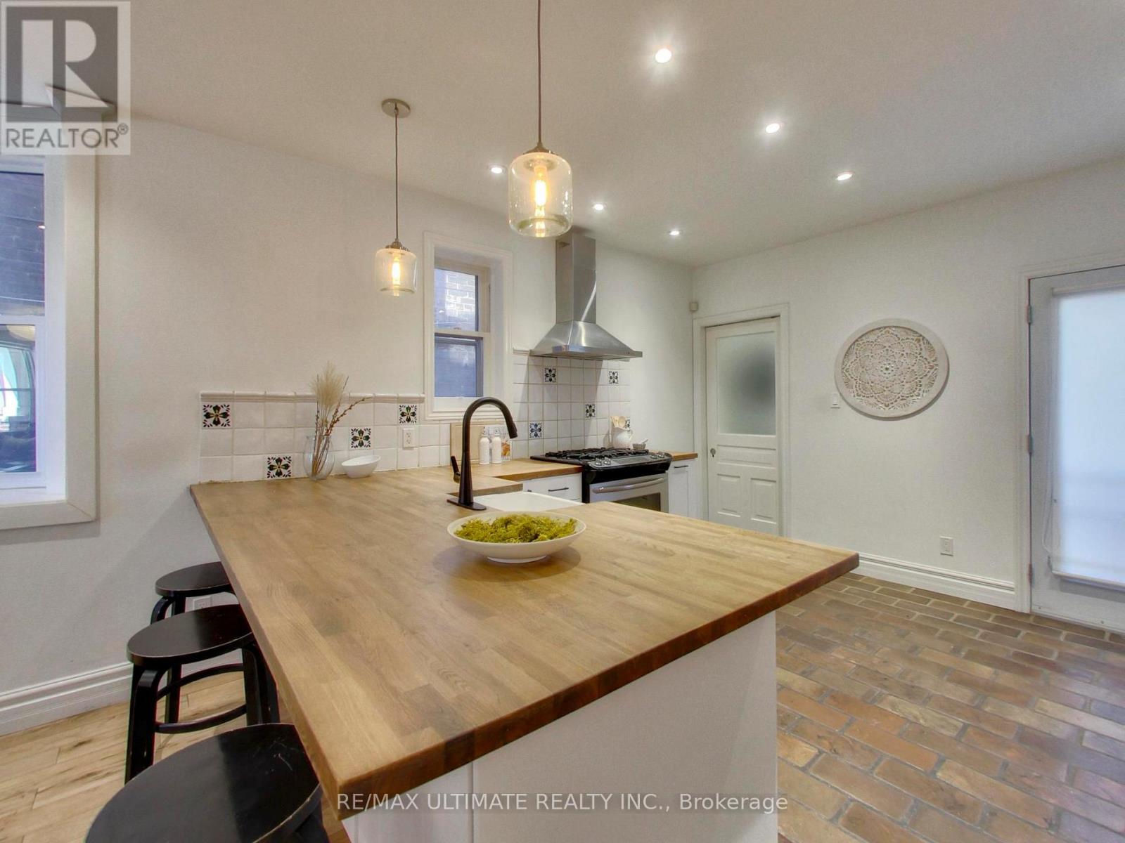 24 Pauline Avenue, Toronto, Ontario  M6H 3M8 - Photo 14 - W13094218
