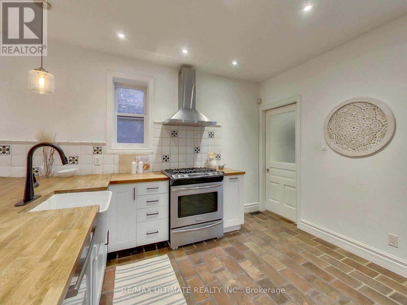 24 Pauline Avenue, Toronto, Ontario  M6H 3M8 - Photo 16 - W13094218