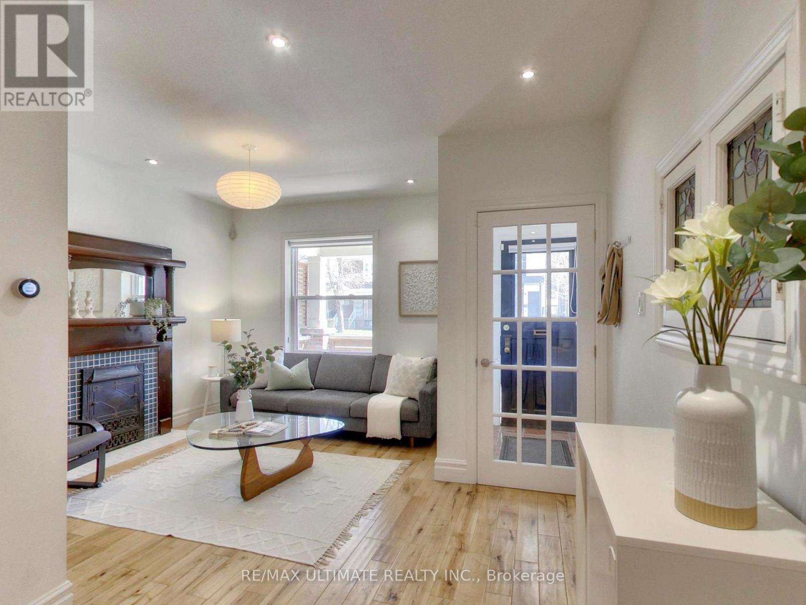 24 Pauline Avenue, Toronto, Ontario  M6H 3M8 - Photo 3 - W13094218