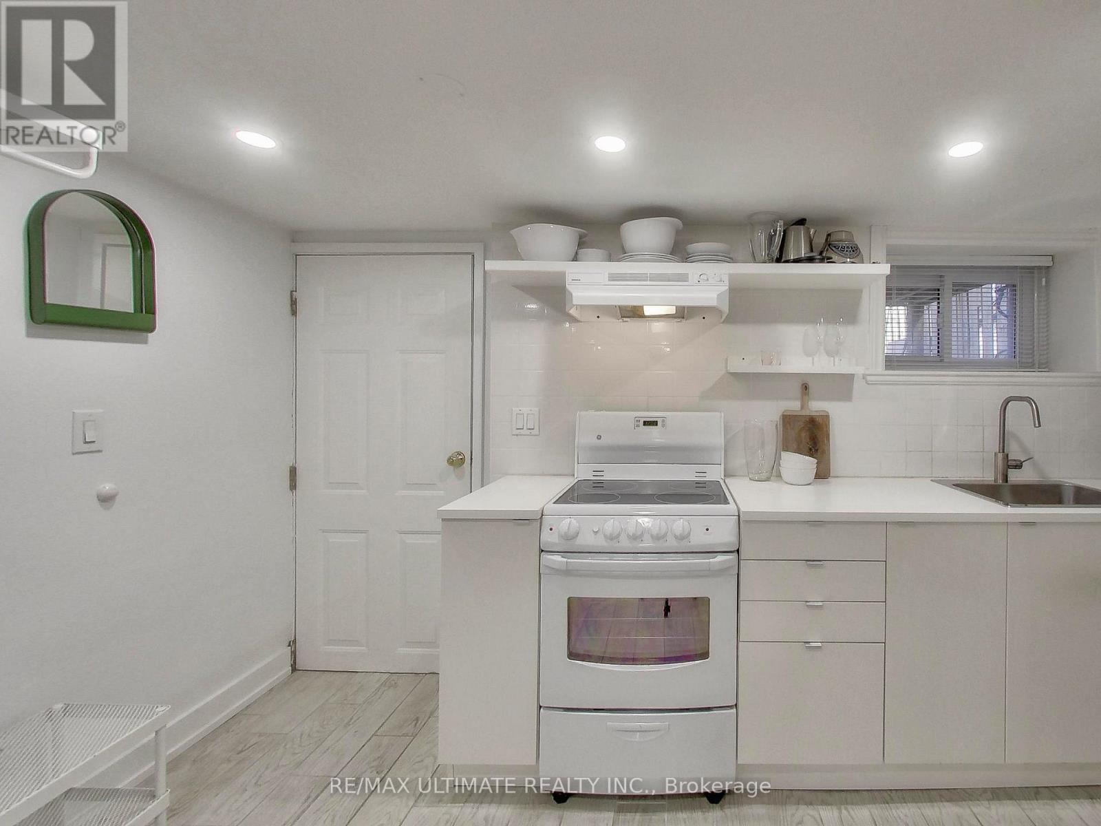 24 Pauline Avenue, Toronto, Ontario  M6H 3M8 - Photo 33 - W13094218