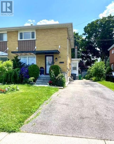 3578 Queenston Drive, Mississauga, Ontario  L5C 2G6 - Photo 2 - W13094242