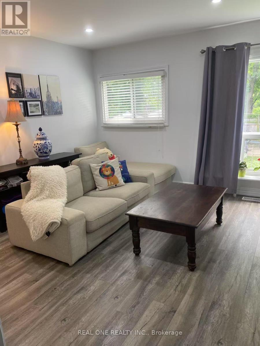 3578 Queenston Drive, Mississauga, Ontario  L5C 2G6 - Photo 7 - W13094242