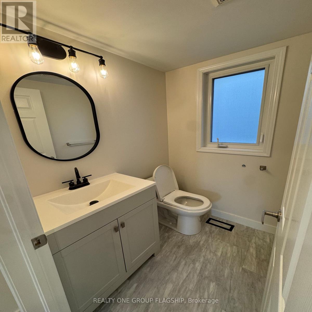 111 Higginbotham Crescent, Milton, Ontario  L9T 8E1 - Photo 6 - W13094302