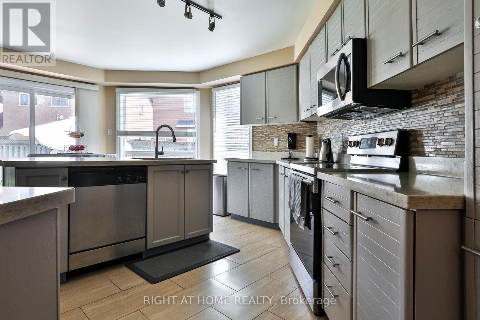 3392 Water Lily Court, Mississauga, Ontario  L5N 6B5 - Photo 11 - W13094322