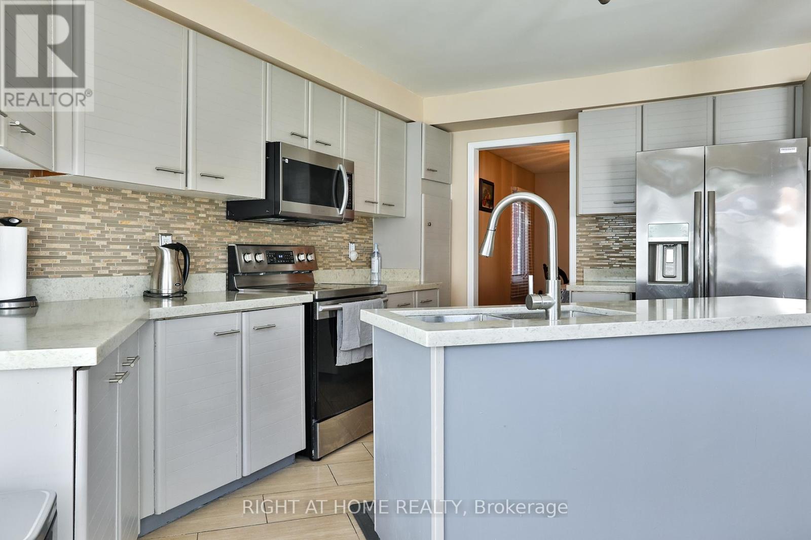 3392 Water Lily Court, Mississauga, Ontario  L5N 6B5 - Photo 13 - W13094322