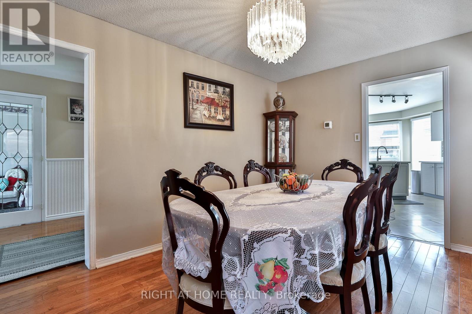 3392 Water Lily Court, Mississauga, Ontario  L5N 6B5 - Photo 14 - W13094322