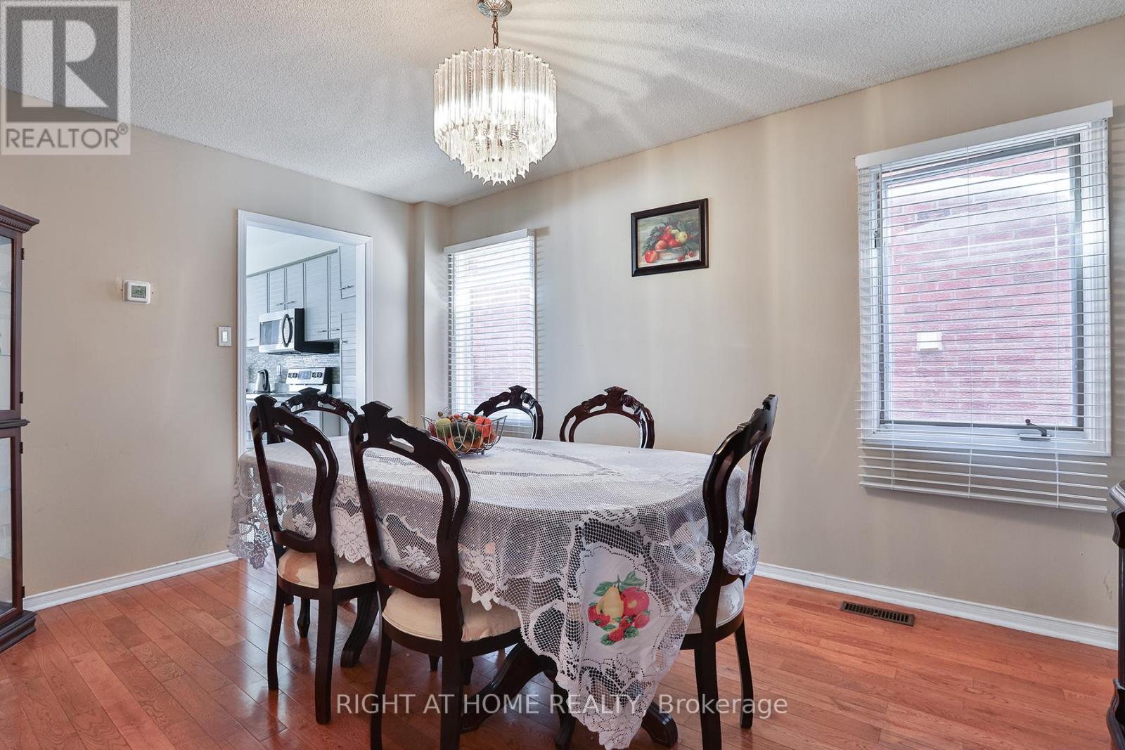 3392 Water Lily Court, Mississauga, Ontario  L5N 6B5 - Photo 15 - W13094322